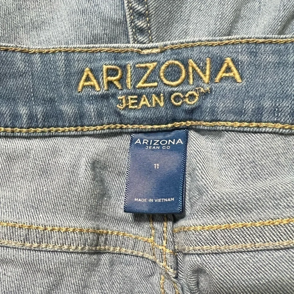 Arizona Denim Blue Jean Distressed Shorts Cuffed Hem Cotton Juniors Size 11